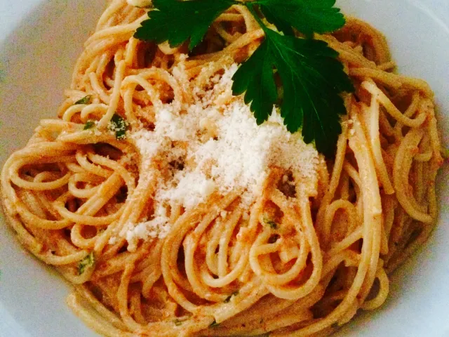 Nudeln mit roter Sauce 