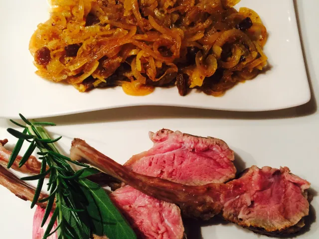 Lamm mit Niedriggarmethode zubereitet