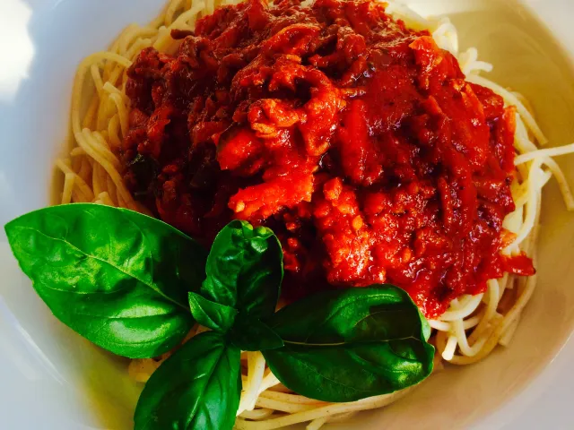 Würzige Tofu Bolognese 