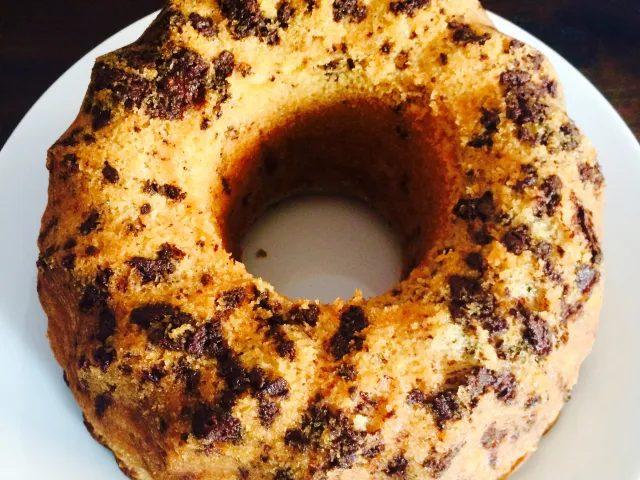 Gugelhupf mit Eierlikör und Schokolade 