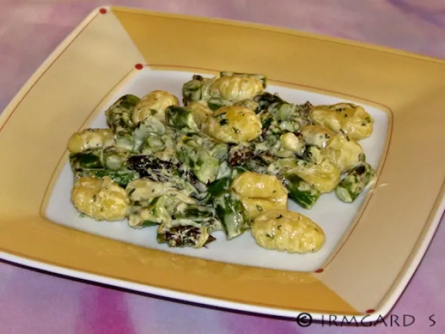 Gerösteter Spargel mit Gnocchi
