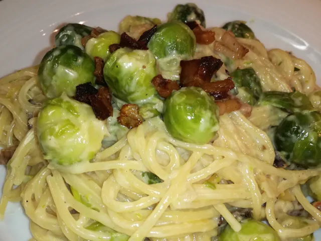 Pasta mit Rosenkohl & Speck