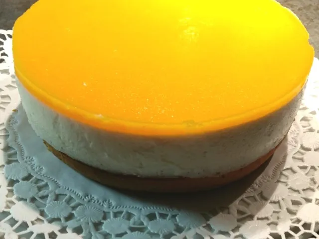 Joghurt-Topfentorte mit Pfirsichspiegel