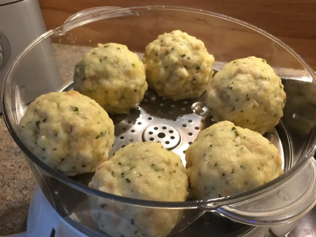 Erdäpfelsemmelknödel