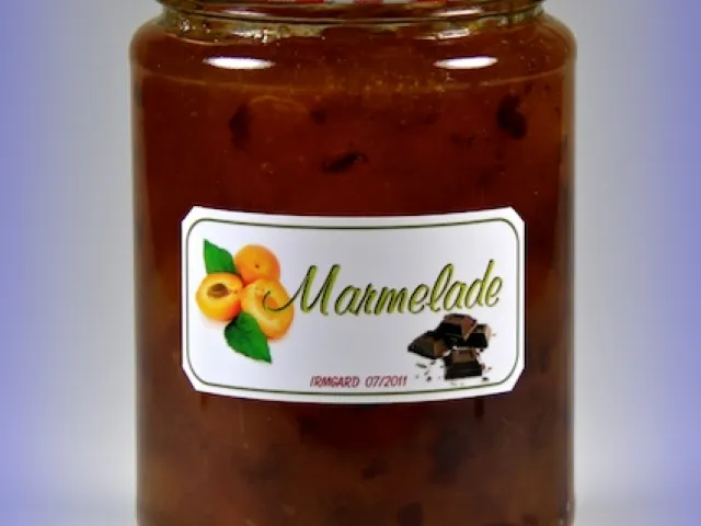 Marillenmarmelade mit Schokoflocken