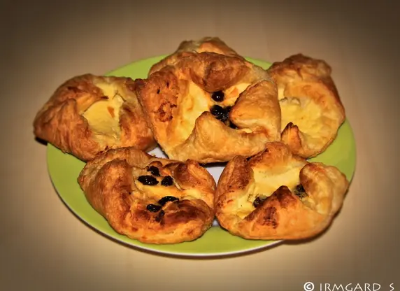 Topfengolatschen aus Plunderteig