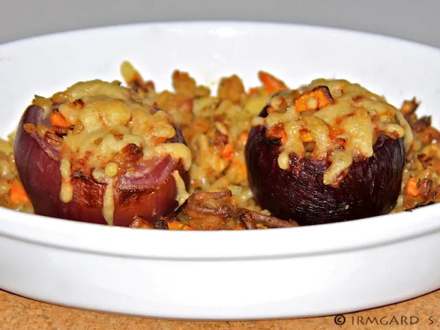 Gefüllte rote Zwiebeln