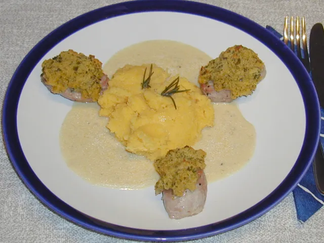 Schweinsmedaillons mit Kräuterkruste