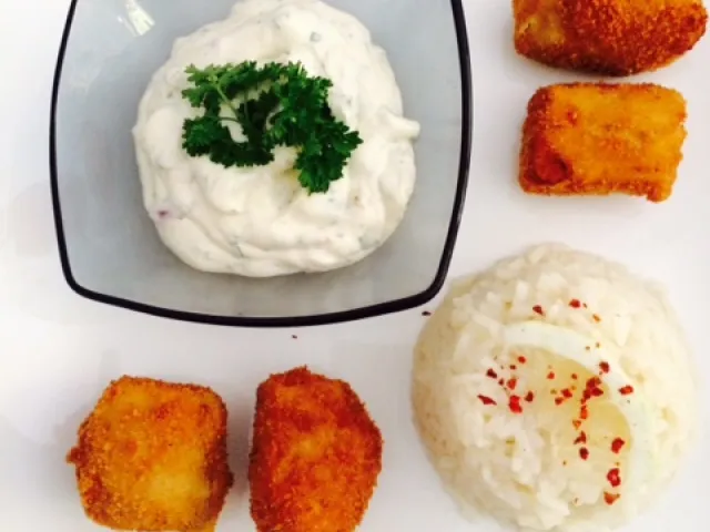 Lachs-Nuggets mit Butterreis