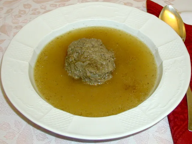 Leberknödelsuppe