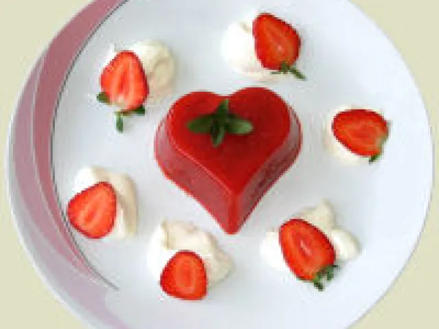 Rhabarber-Erdbeer-Gelee mit Vanillesahne