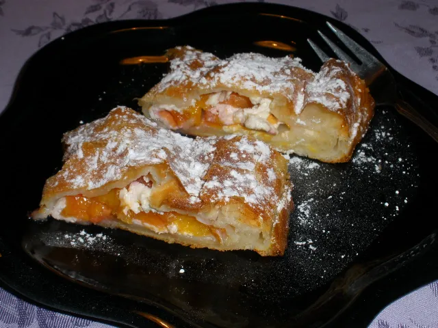 Pfirsich Topfen Strudel