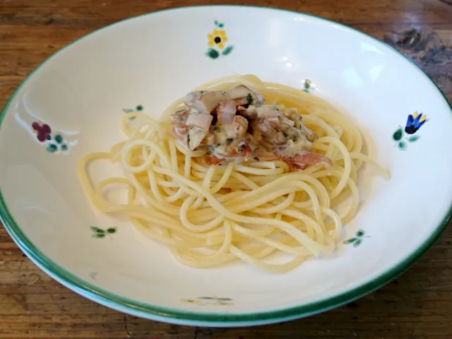 Nudeln mit Eierschwammerlsauce