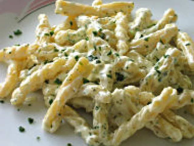 Nudeln in Kräutersauce