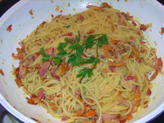 Schnelle Spaghetti alla Carbonara mit Eierschwammerl´n