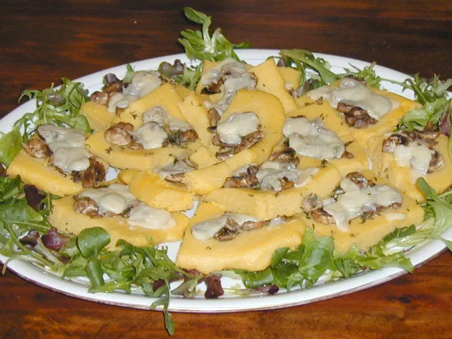 Polentaschnitten mit Pilzen