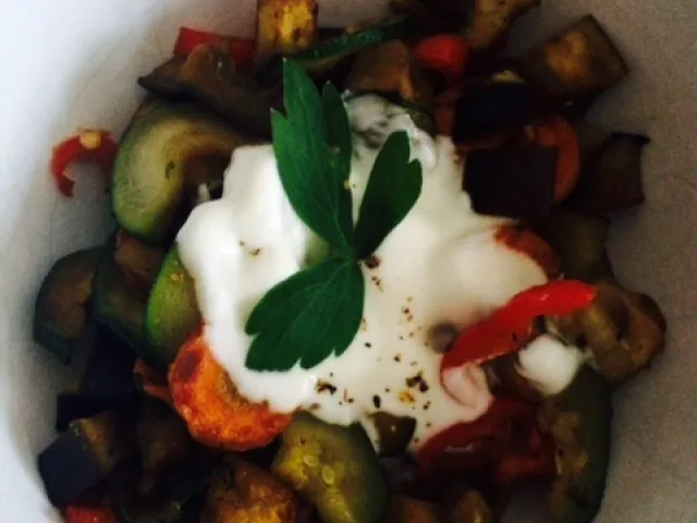 Röstgemüse mit Knoblauchsauce