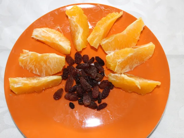 Rosinen mit Orange