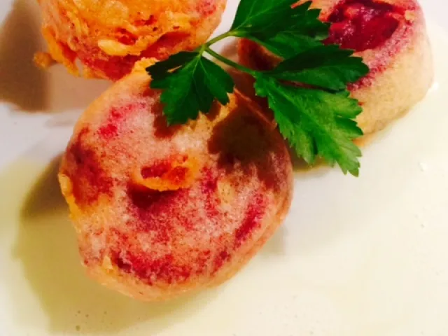 Rote Rüben im Bierbackteig mit Krensauce