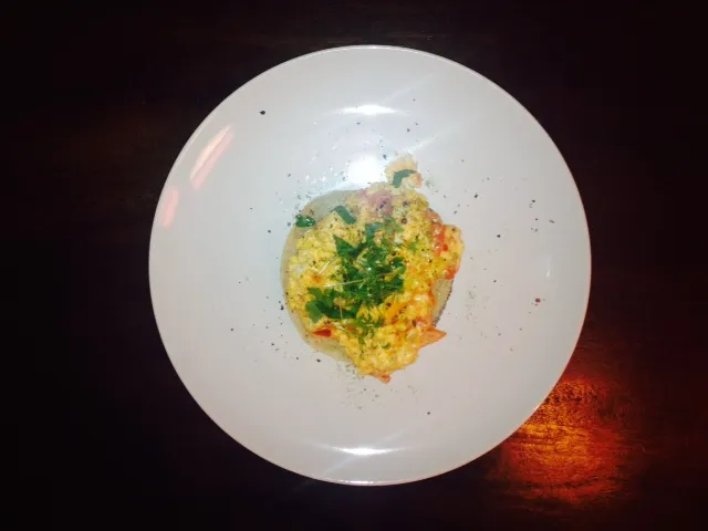 Rührei mit Tomaten und Kräuter