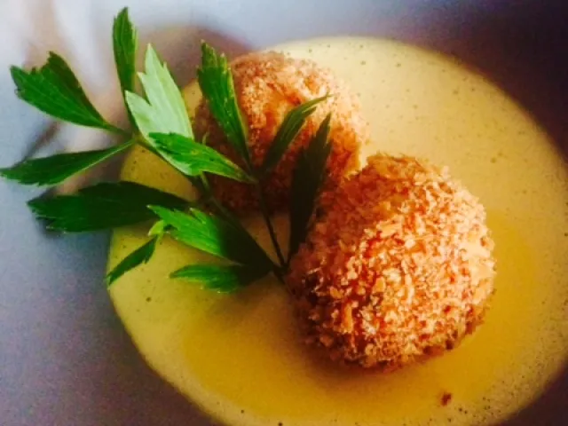 Saiblingsnockerl auf Safran-Vanilleschaum