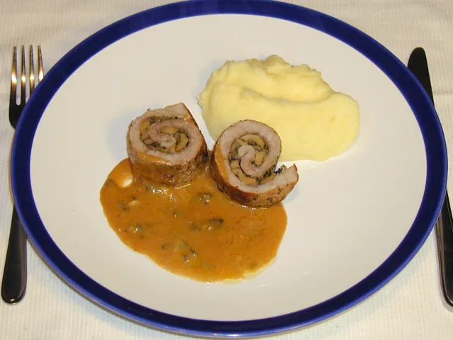 Schnitzelrouladen mit Gorgonzolasoße