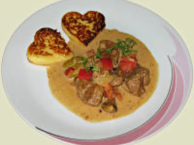 Kalbsragout mit Tomaten und Pilzen