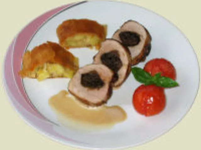 Schweinsfilet mit Dörrpflaumen in Schilcherrahm