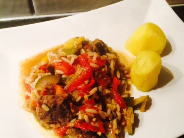 Serbischer Eintopf (Gjuwetsch)