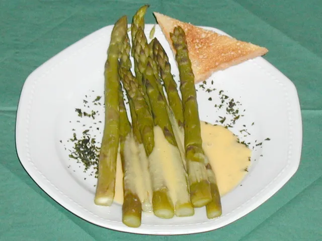 Spargel mit Sauce Hollandaise