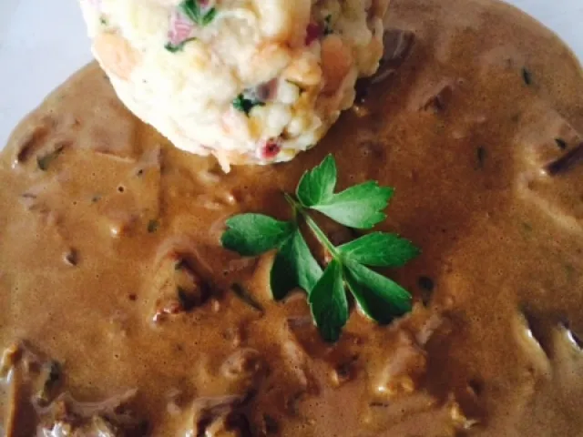 Speck-Knödel+Pilzrahmsauce