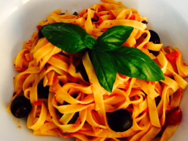 Pasta mit eingelegten Tomaten