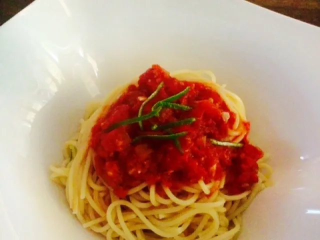 Nudeln mit Tomaten-Ingwer-Limetten Sauce