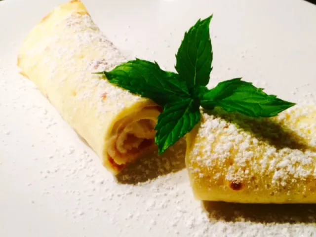 Palatschinken mit Topfen-Rum Creme