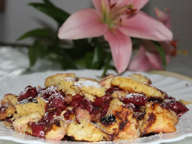 Topfenschmarrn mit Weichseln