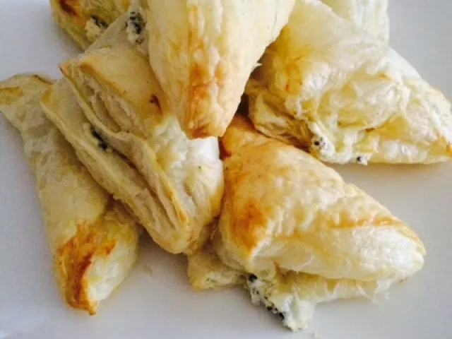 Blätterteigtascherl mit Trüffel-Creme fraich Füllung