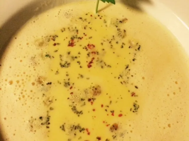 Pikante Suppe vom Bergkäs