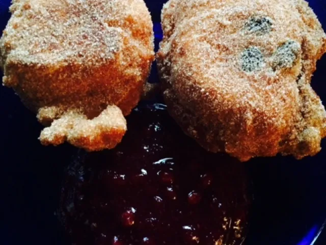 Zimt-Vanille Krapfen + Preiselbeer-Minz Sauce